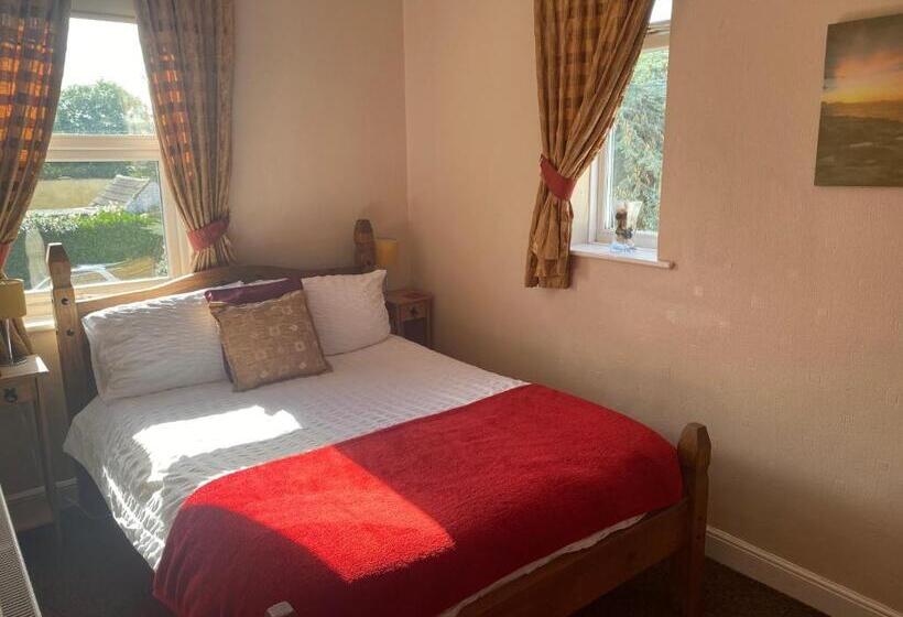 بنسيون White Heather Guest House