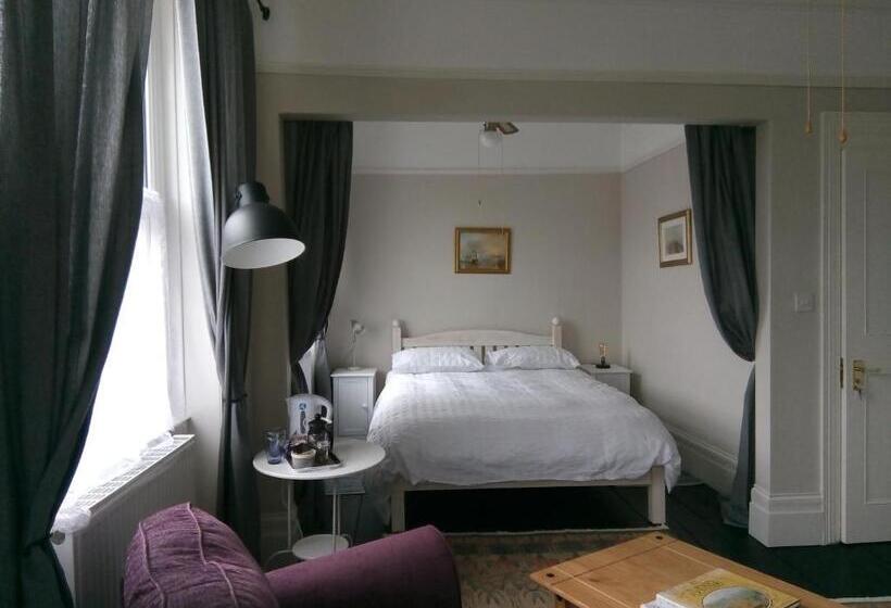 تختخواب و صبحانه Rosslyn Court