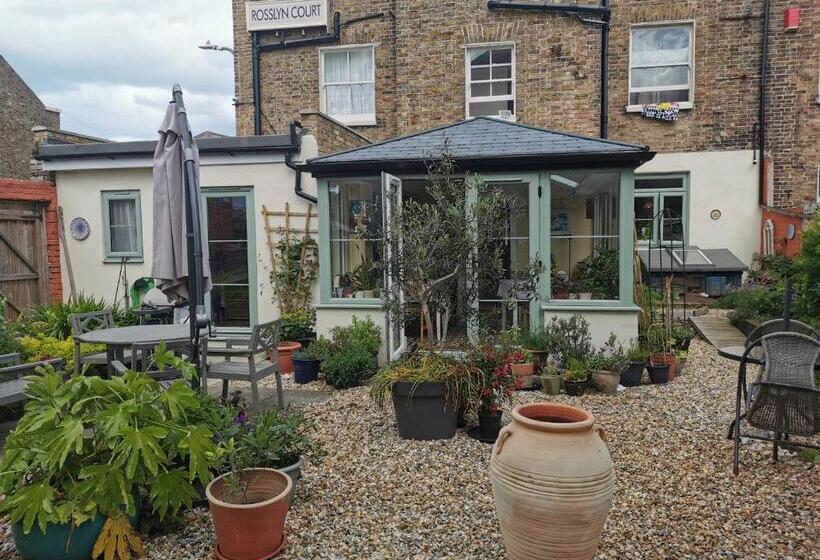 تختخواب و صبحانه Rosslyn Court