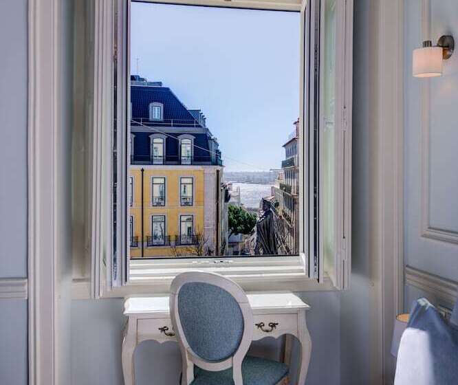 تختخواب و صبحانه Solar Dos Poetas