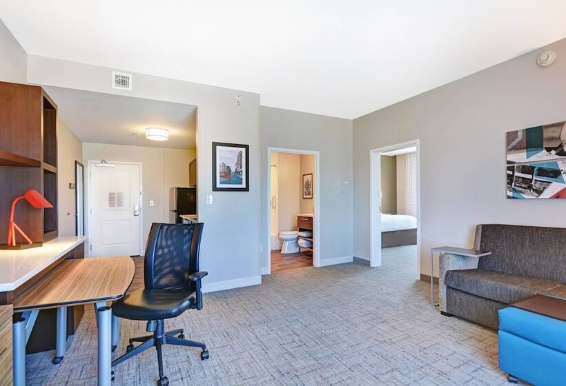 هتل Towneplace Suites By Marriott Jackson Airport / Flowood