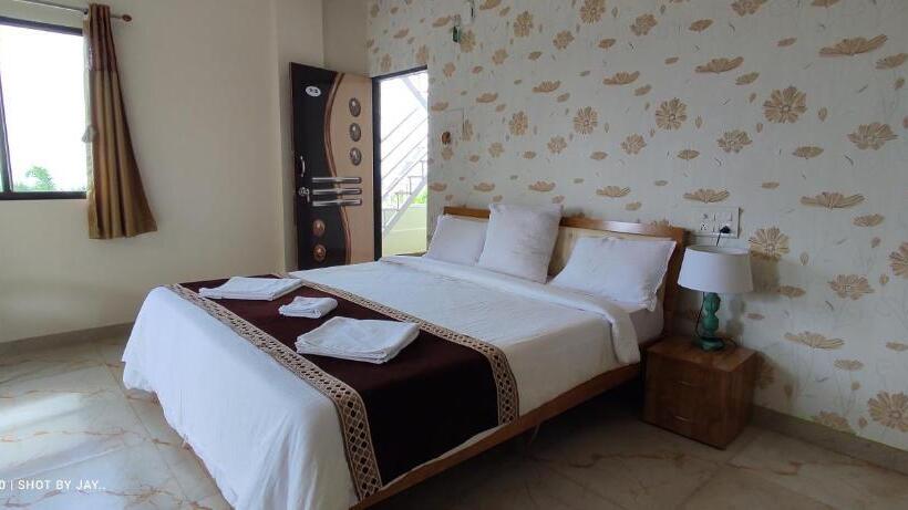 Отель Mango Valley Resort Ganpatipule