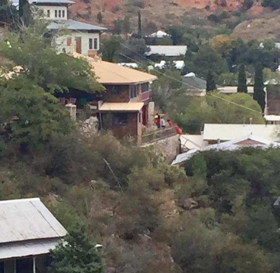 Bisbee Brownstone Suites