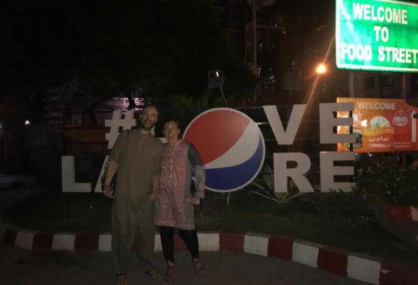 هتل 12th Avenue
