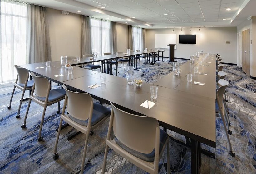 Отель Fairfield Inn & Suites By Marriott Tampa Wesley Chapel