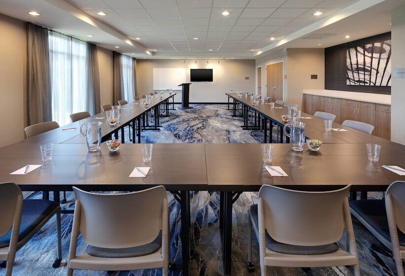 Отель Fairfield Inn & Suites By Marriott Tampa Wesley Chapel