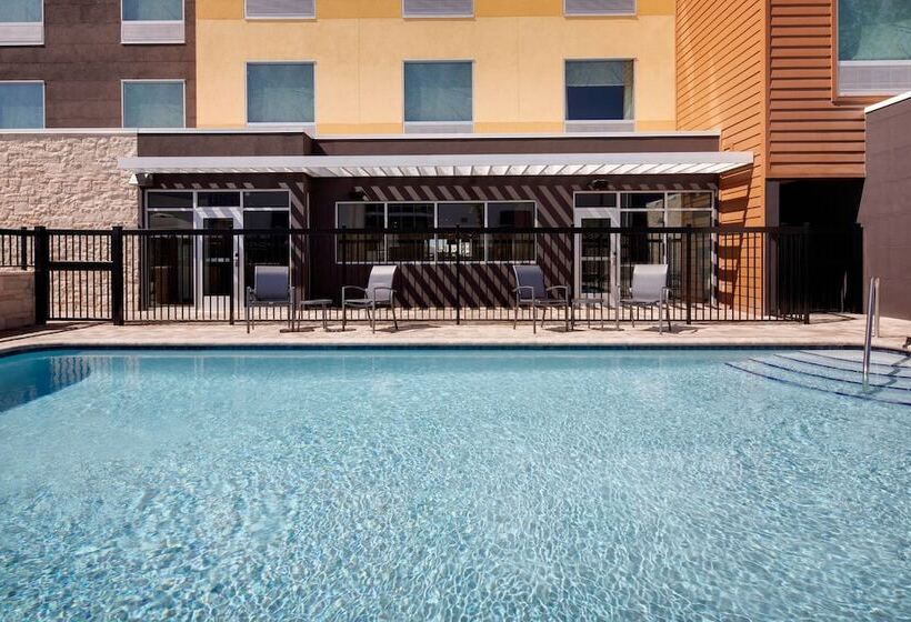Отель Fairfield Inn & Suites By Marriott Tampa Wesley Chapel