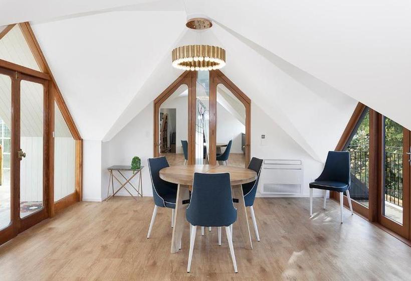 پانسیون The Britten Stables