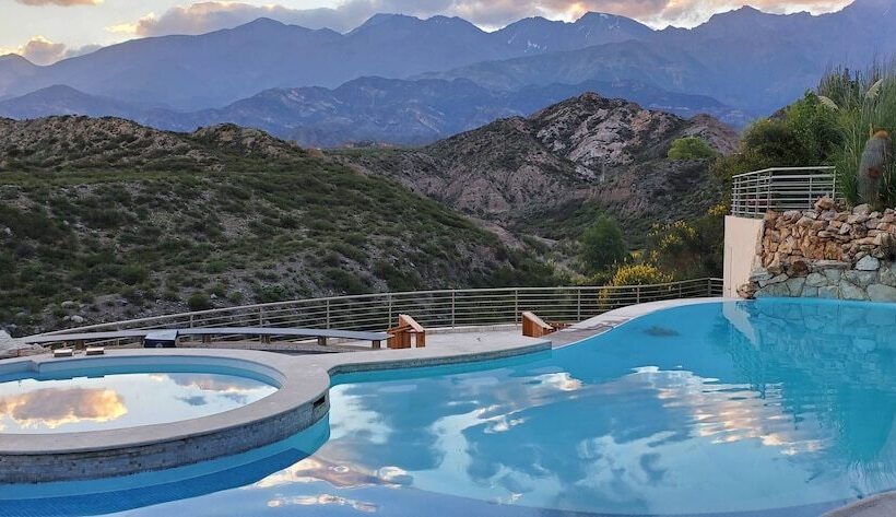 استراحتگاه El Carmelo Mountain Lodge