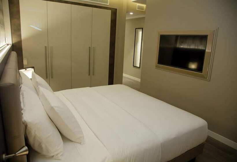 هتل Doubletree By Hilton Pointenoire