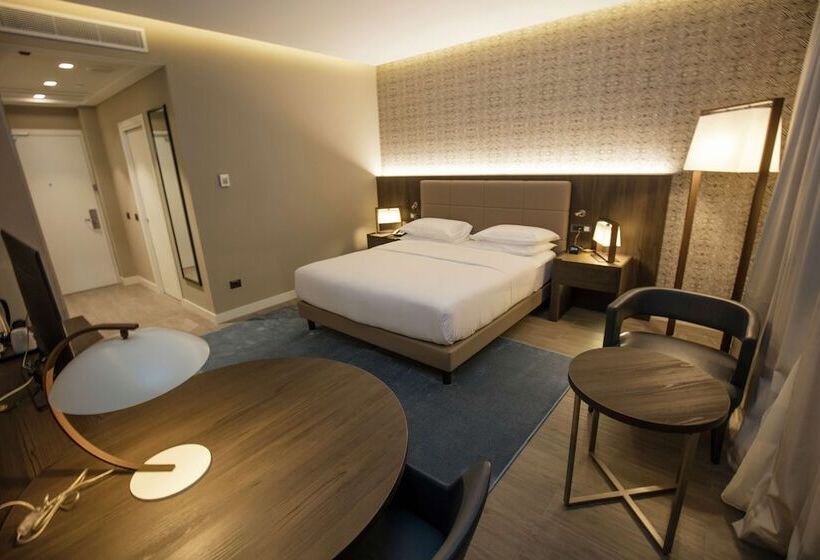 هتل Doubletree By Hilton Pointenoire