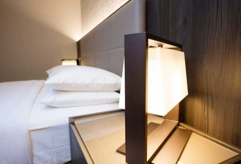 هتل Doubletree By Hilton Pointenoire