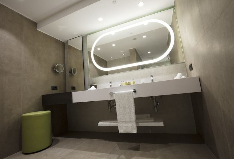 هتل Doubletree By Hilton Pointenoire