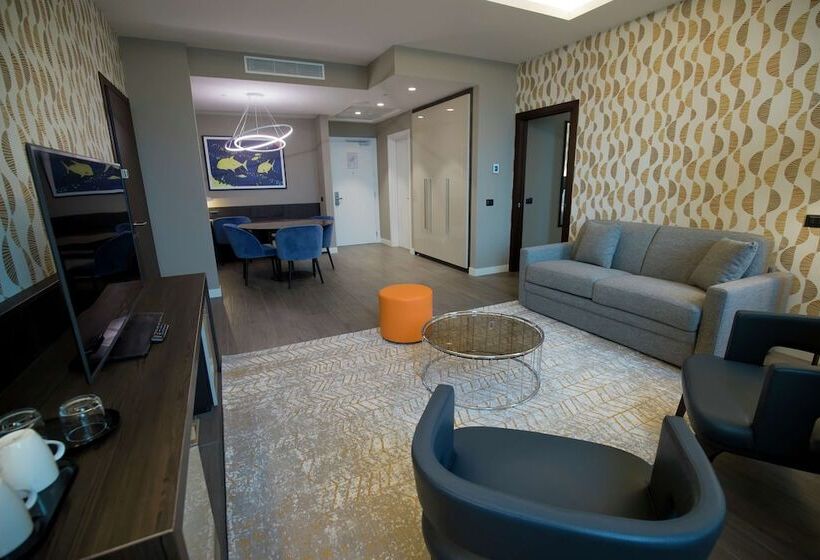 هتل Doubletree By Hilton Pointenoire