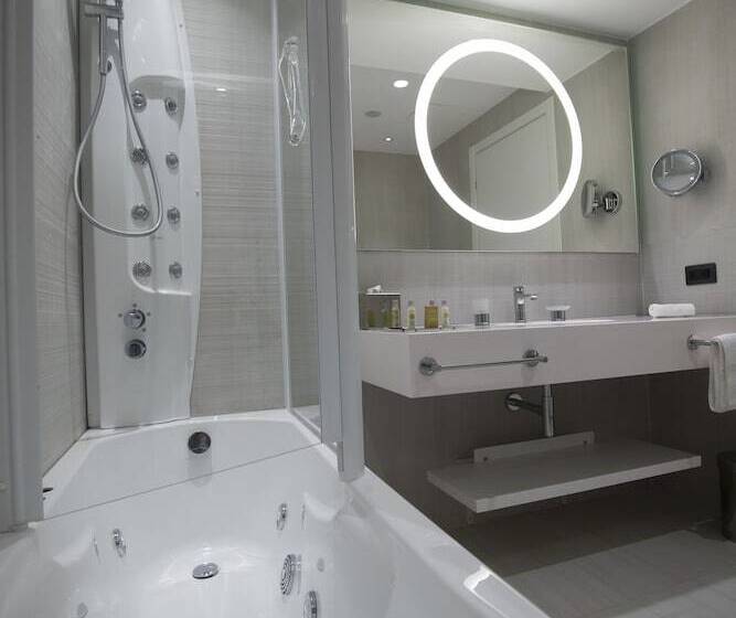 هتل Doubletree By Hilton Pointenoire
