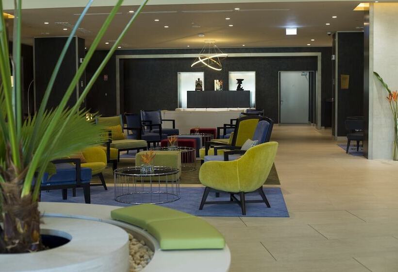 هتل Doubletree By Hilton Pointenoire