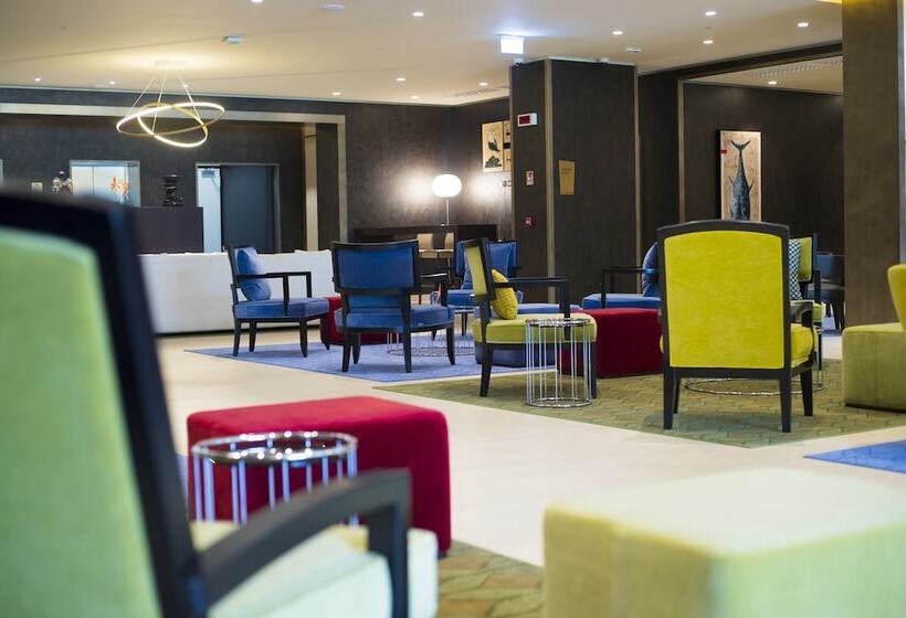 هتل Doubletree By Hilton Pointenoire