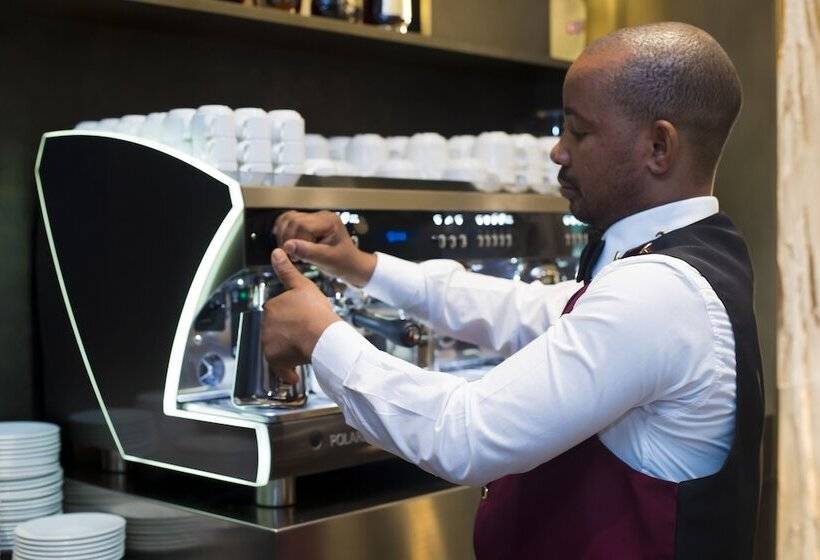 هتل Doubletree By Hilton Pointenoire
