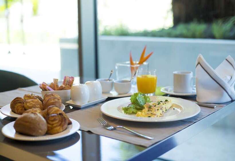 هتل Doubletree By Hilton Pointenoire