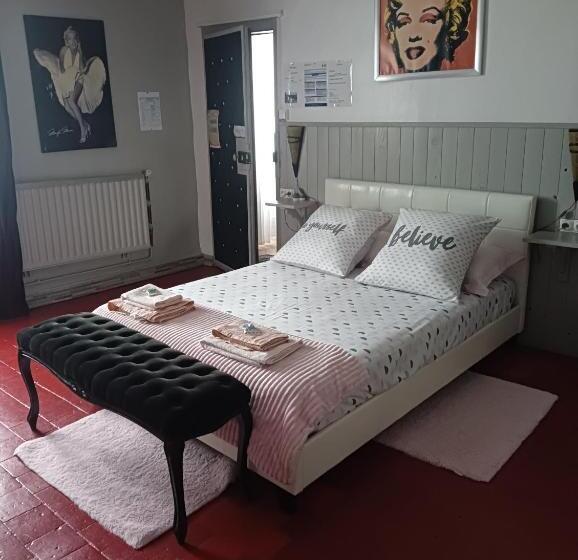 בית מלון כפרי Marie Claire La Grillade