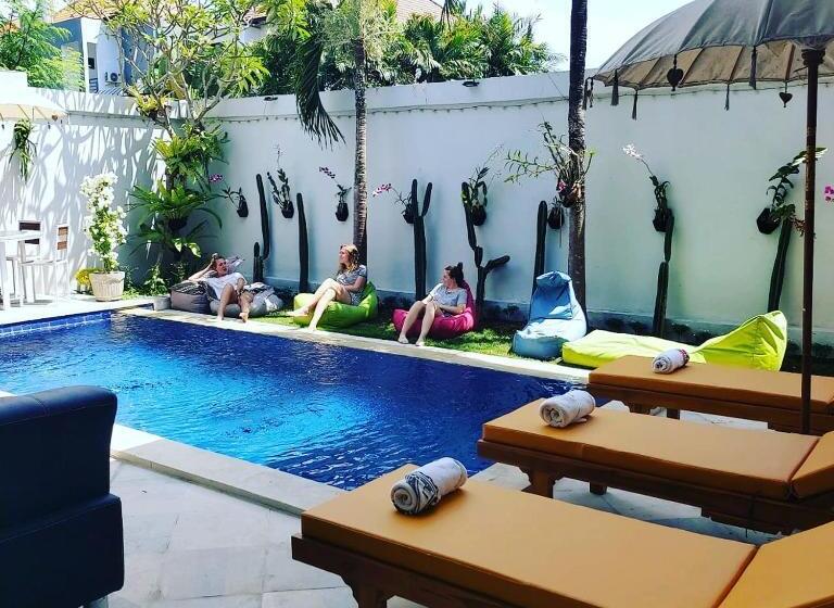 Margarita Surf Hostel Canggu