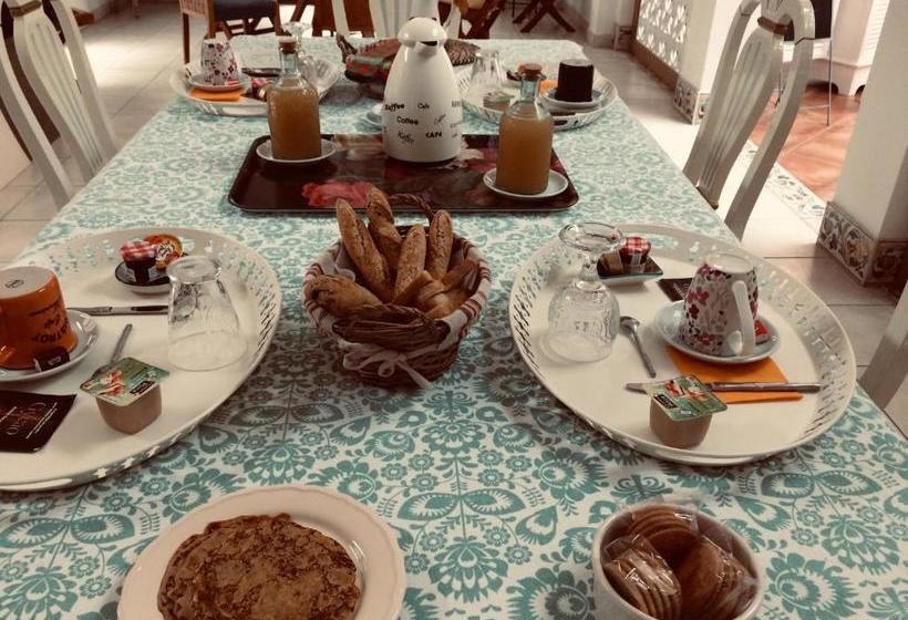 تختخواب و صبحانه La Villa Bolero