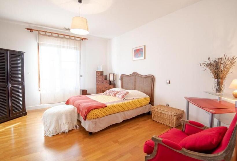 تختخواب و صبحانه La Villa Bolero