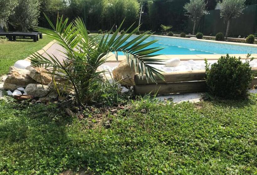 تختخواب و صبحانه La Villa Bolero