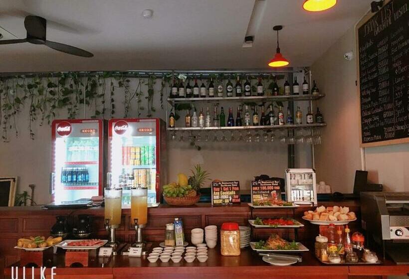 هتل Backhome Hostel & Bar