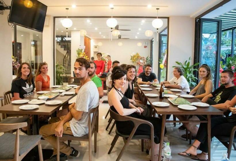 هتل Backhome Hostel & Bar