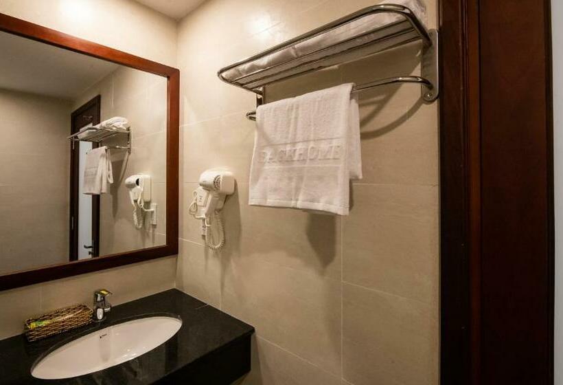 هتل Backhome Hostel & Bar