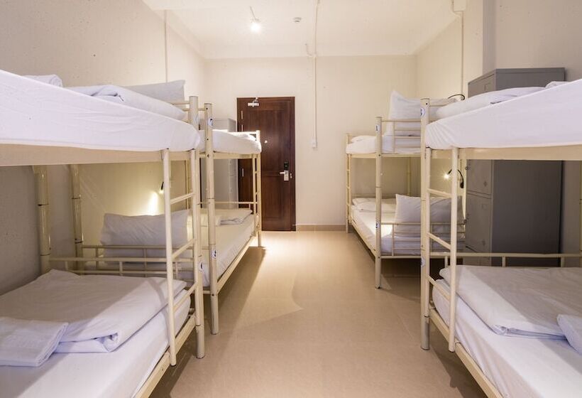 هتل Backhome Hostel & Bar