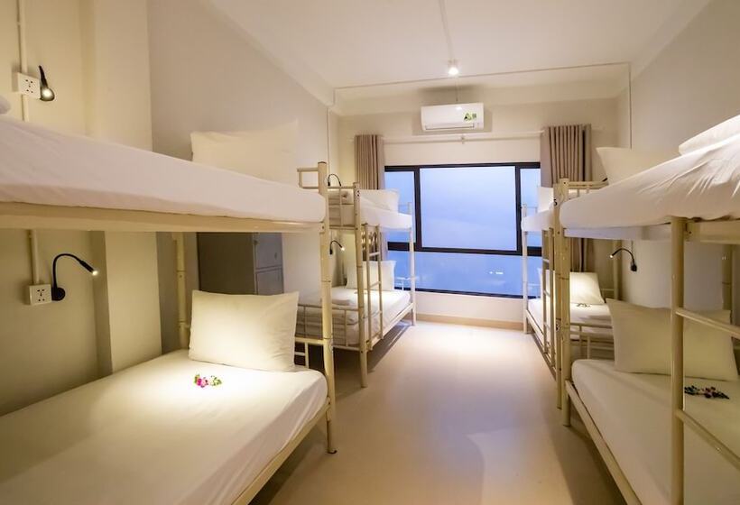 هتل Backhome Hostel & Bar