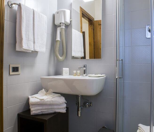 فندق Locanda Giustini