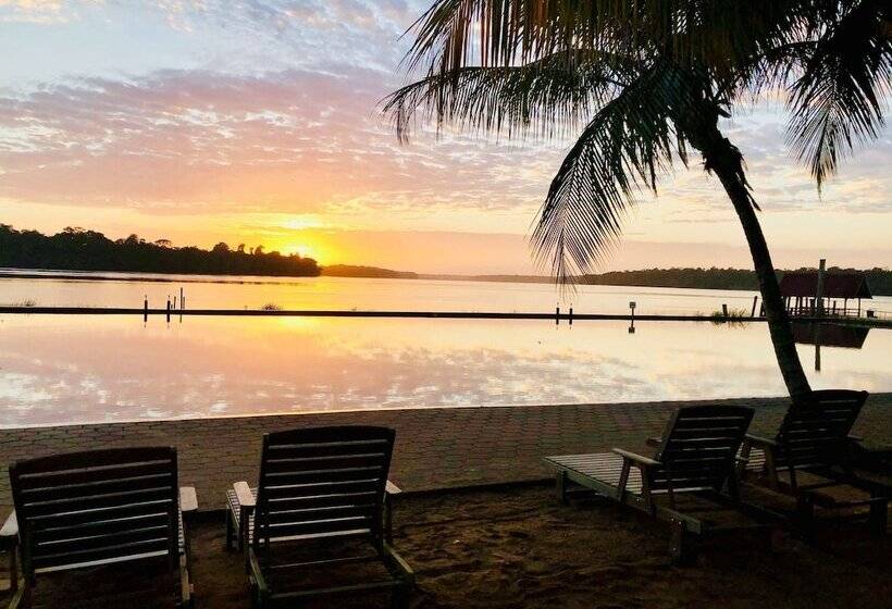 هتل Overbridge River Resort