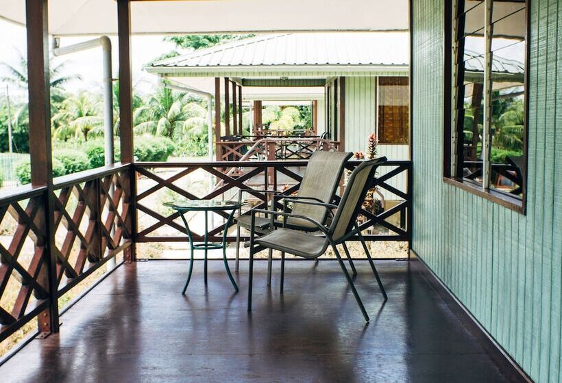 هتل Overbridge River Resort