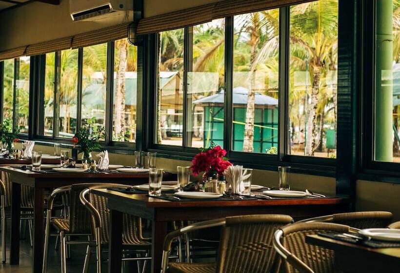 هتل Overbridge River Resort