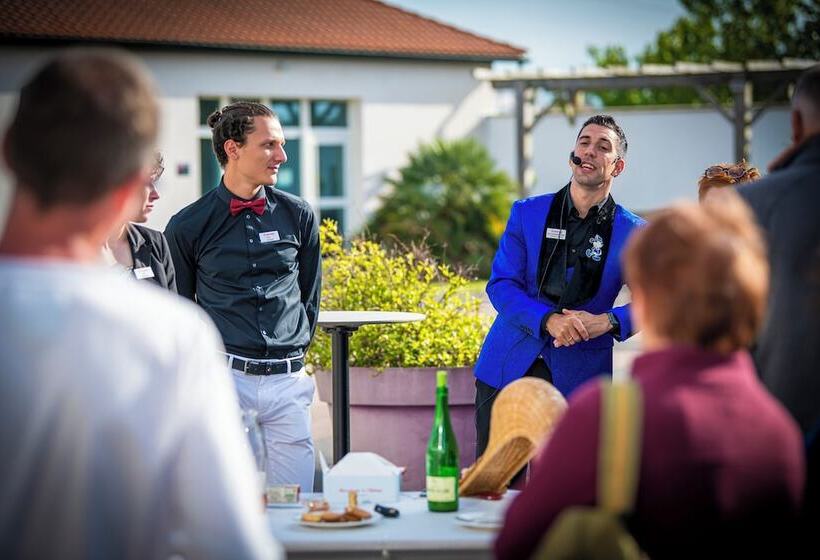 هتل Village Vacances Azureva Hendaye