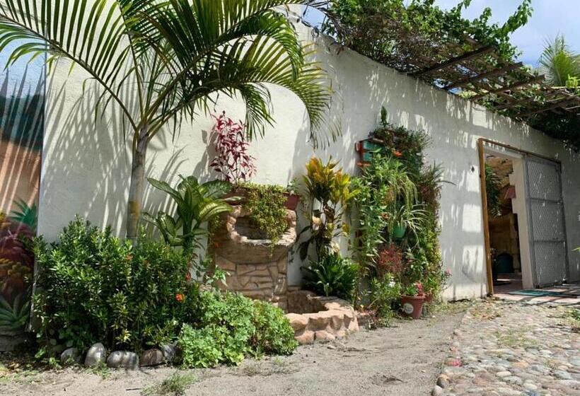 هتل Hosteria B Y B