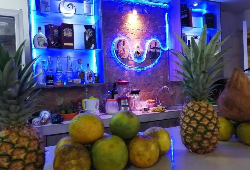 هتل Hosteria B Y B