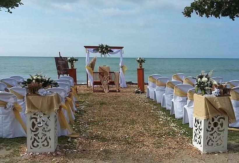 هتل Hosteria B Y B