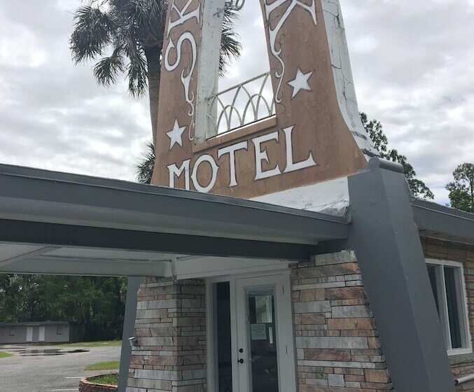 Skylark Motel