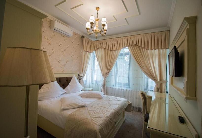 پانسیون Vila Turistica Tosca Regal