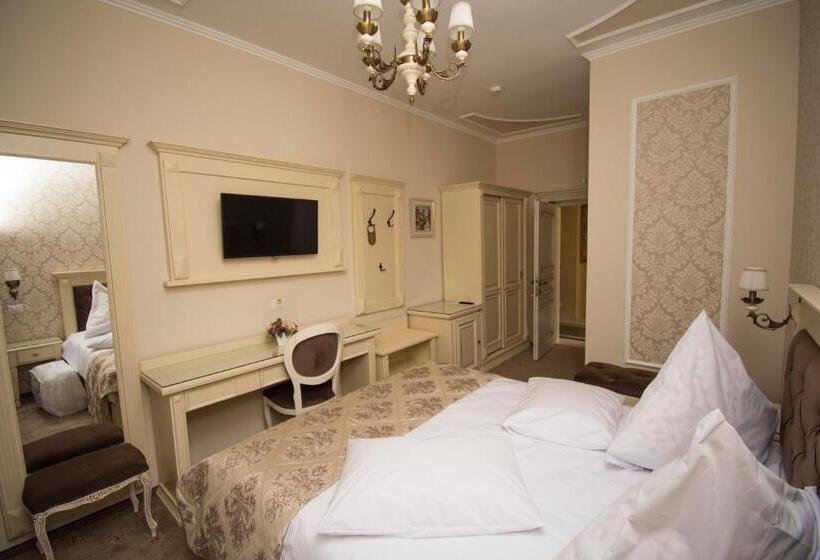 پانسیون Vila Turistica Tosca Regal