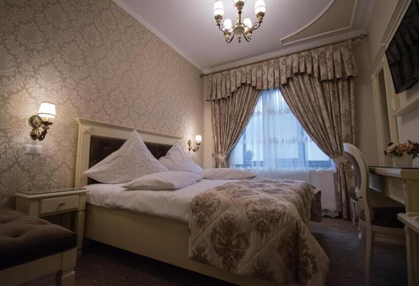 پانسیون Vila Turistica Tosca Regal