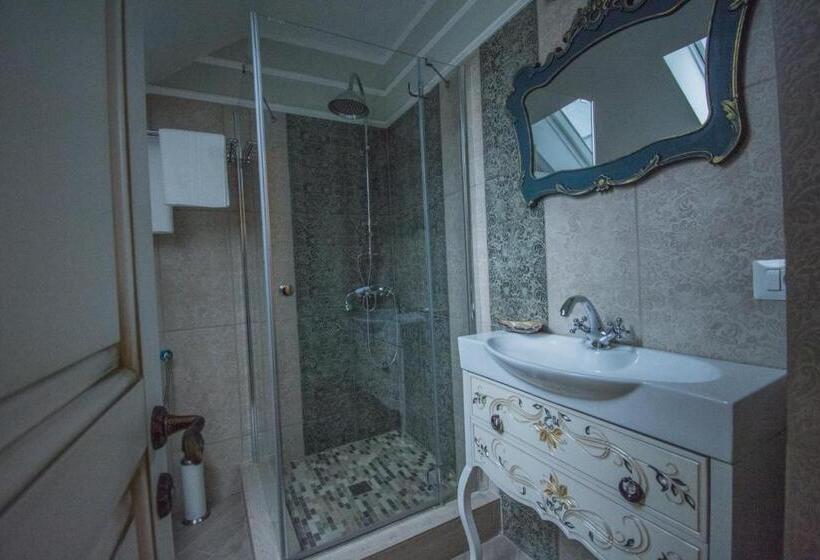 پانسیون Vila Turistica Tosca Regal