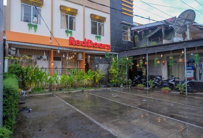پانسیون Reddoorz Near Jalan Wolter Monginsidi Manado
