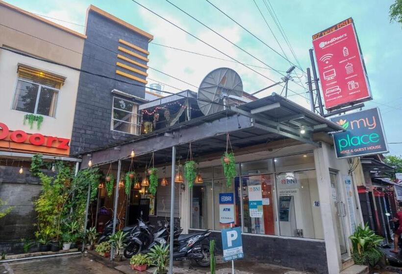 پانسیون Reddoorz Near Jalan Wolter Monginsidi Manado