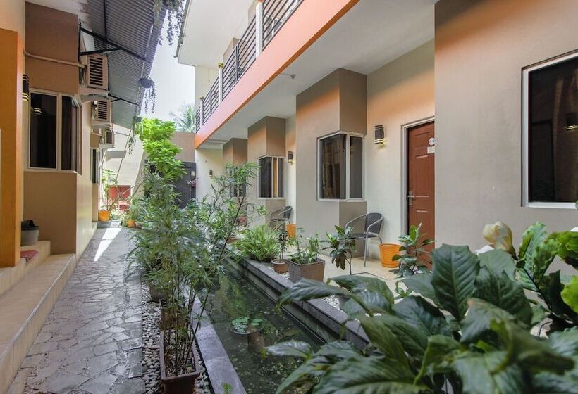 پانسیون Reddoorz Near Jalan Wolter Monginsidi Manado