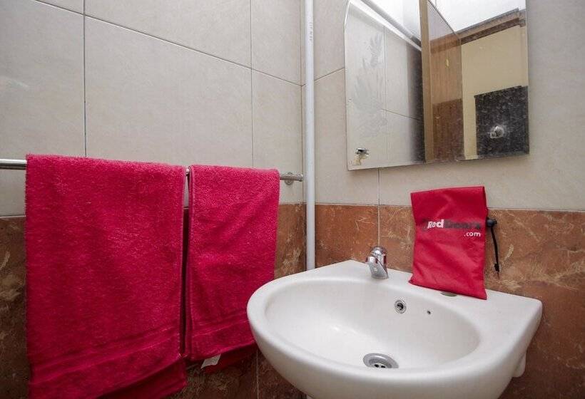 پانسیون Reddoorz Near Jalan Wolter Monginsidi Manado